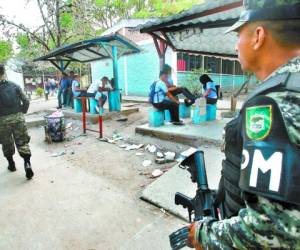 Custodiado por elementos de la Policía Militar permanece el Instituto Saúl Zelaya Jiménez a raíz de los hechos de violencia y otros actos protagonizados por supuestos pandilleros.