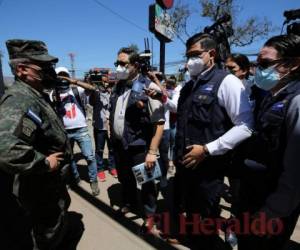 Momento en que miembros del Conadeh arribaban al Infop para conocer in situ la denuncia sobre el sabotaje. Foto: David Romero/EL HERALDO.