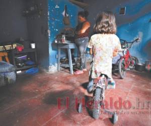 En las pequeñas piezas de las cuarterías viven familias en hacinamiento. Foto: Emilio Flores/El Heraldo