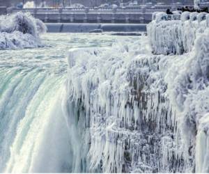 Una imagen de las Cataratas del Niágara congeladas. Foto: Agencia AP