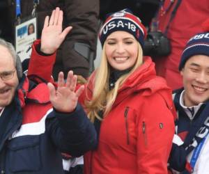 Ivanka Trump llegó al final de la gran prueba de snowboard masculina en el Alpensia Ski Jumping Center durante los Juegos Olímpicos de Invierno Pyeongchang 2018. Foto: AFP