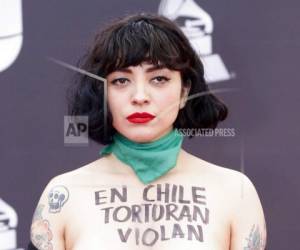 La policía chilena abrió un oficio ante la Fiscalía para que Laferte sea citada junto a un abogado, que formuló declaraciones similares a las de la cantante. Foto: AP.