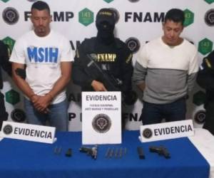 Los miembros de la Mara Salvatrucha serán remitidos a la fiscalía por los delitos de portación ilegal de armas. Foto: Twitter/FNAMP