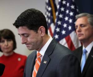 l presidente de la Cámara de Representantes Paul Ryan responde preguntas durante una conferencia de prensa en el Capitolio de Estados Unidos. Foto AFP