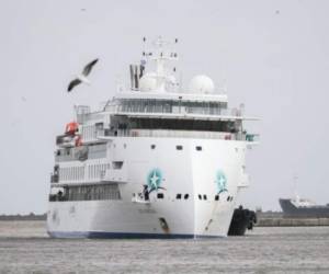 Los últimos 15 pasajeros del barco partieron el miércoles en un vuelo médico de evacuación del aeropuerto de Montevideo con destino a Miami, Florida. AFP.