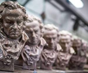 Bajo la pandemia inicia la gala de los Premios Goya en España. Foto: AFP