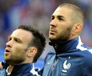 Los franceses Mathieu Valbuena y Karim Benzema concentrados con Francia. (Foto: AFP)