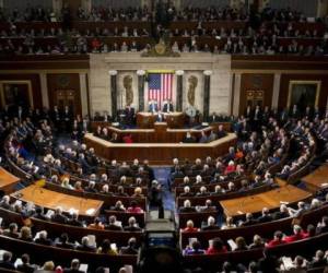 La Cámara baja del Congreso de los Estados Unidos aprobó este miércoles la ley que permite revocar los pasaportes a personas que están relacionadas con el terrorismo. Foto: AP