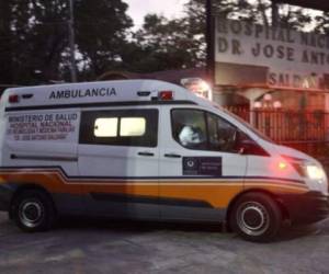 El paciente fue referido de uno de los hospitales de oriente al Hospital Saldaña, donde son atendidos las personas infectadas con el Covid-19. Foto: Cortesía Elsalvador.com.