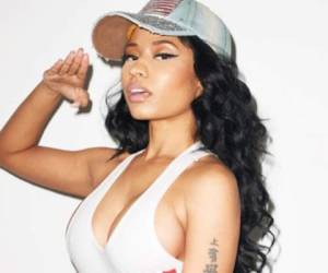 Nicki Minaj es una rapera, ​​ cantante, compositora, y modelo trinitense.​ Nació en el distrito de Saint James, en la ciudad de Puerto España, y se crio en el sur del barrio de Jamaica, en Queens.