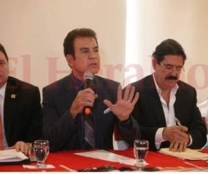 Los líderes de la oposición: Manuel Zelaya Rosales, Luis Orlando Zelaya y Salvador Nasralla.