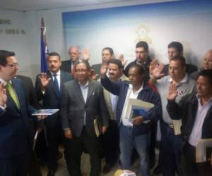Los miembros de la comisión tripartita del salario mínimo fueron juramentados ayer por el titular de Trabajo, Carlos Madero.
