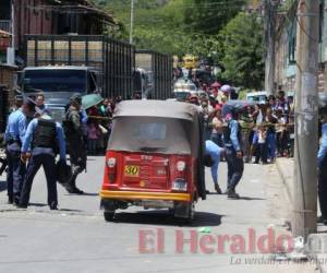 En esta mototaxi con número de registro 30 del punto del parque La Concordia se transportaba el niño que fue tiroteado la mañana del martes cuando se dirigía a su casa en la colonia Montes de Bendición.