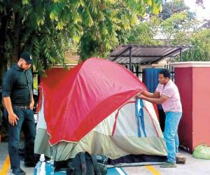 Las personas pertenecen al Sitraconadeh y son Marcos Orellana, Gilberto Armando Rivera y Josué Zamir Mejía.