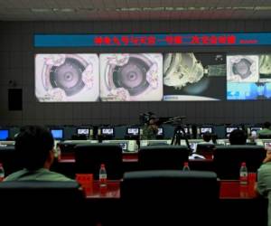 'La gente no tiene que preocuparse', afirmó el jueves la Oficina de Ingeniería Espacial Tripulada de China (CMSEO) en su cuenta en la red social WeChat. Estas naves espaciales 'no se estrellan en la Tierra violentamente como en las películas de ciencia ficción'. (Foto: AFP)
