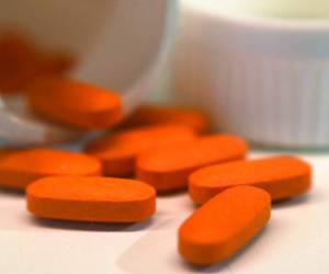 La OMS y otras agencias dicen que no hay evidencia que sustente la afirmación de que tomar ibuprofeno podría empeorar los síntomas de Covid-19. Foto: AP.