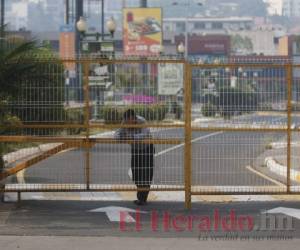 Desde el pasado 16 de marzo Honduras entró a una cuarentena para frenar la propagación del nuevo coronavirus, por lo que se prohibieron los trabajos no esenciales y las empresas están cerradas desde entonces. Foto: Johny Magallanes / EL HERALDO.