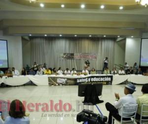 El diálogo alternativo inició en las instalaciones del Colegio Médico de Honduras. Foto: Emilio Flores / EL HERALDO.