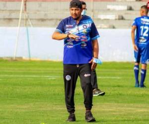 El entrenador del Victoria mandó un mensaje a sus jugadores para que enfrenten con optimismo al Motagua en la jornada 2. Foto: Edgar Güity / EL HERALDO.