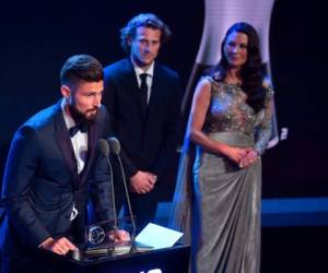 Oliver Giroud se hizo con el premio al mejor gol del año. (AFP)