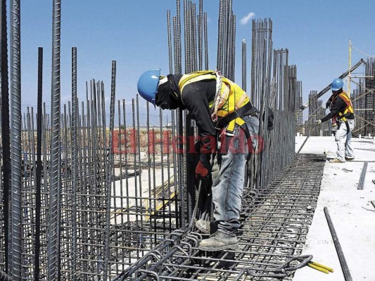 Las negociaciones entre el gobierno, empresarios y trabajadores podrían concluir hoy con el anuncio del nuevo aumento.