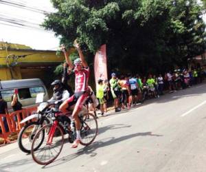 Pablo Cruz, ganador de la categoría Élite de la 3era Vuelta Ciclística de Tegucigalpa EL HERALDO 2014. (Foto: Gustavo Banegas)