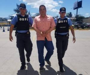 Momento en que agentes de la Dirección Policial de Investigaciones detuvieron a Jorge Arturo Castellanos Reyes. Foto: EL HERALDO.