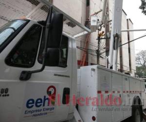 La Empresa Energía Honduras (EEH) incumplió con las metas establecidas en el contrato de adjudicación de distribución del sistema eléctrico. Según las autoridades, no lograron reducir las pérdidas. Foto: El Heraldo
