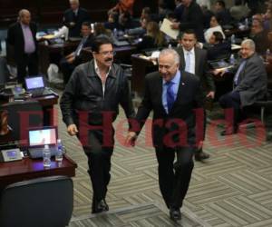 Zelaya se reunió ayer con Mauricio Oliva luego de un emotivo abrazo en la Cámara Legislativa.