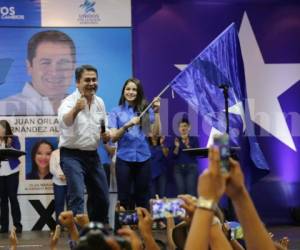 Las corrientes oficialistas Juntos por más Cambios y Unidos por la Nueva Honduras, que postularon por consenso al presidente Juan Orlando Hernández, acumulaban -hasta la noche del lunes- 569,966 sufragios equivalentes al 92.20 por ciento, foto: Johny Magallanes / EL HERALDO.