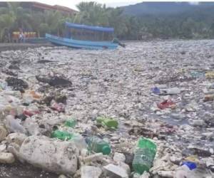 Honduras exige a Guatemala acciones inmediatas para evitar que basura del río Motagua llegue a sus costas.