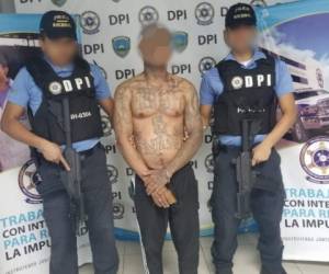 El detenido, quien supuestamente es miembro de la Mara Salvatrucha, fue identificado solo como 'El Pelón'.