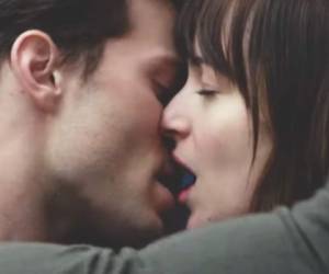 El momento ideal para tener sexo varía de acuerdo a la pareja, a las circunstancias, a la presencia de hijos o no, a las ocupaciones de cada uno. Foto captura 50 sombras de Grey.