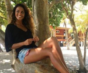 Lara Álvarez publicó un video mientras llegaba a Cayos Cochinos. La hermosa española disfruta un día soleado. Foto Instagram