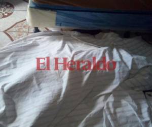 Una mujer de 21 años de edad fue asesinada este lunes en la colonia Nueva Aldea, cerca de la represa Los Laureles, en la capital de Honduras. (Fotos: Álex Pérez / EL HERALDO)