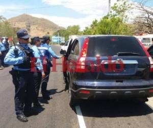 Las autoridades realizan inspecciones en las principales carreteras de Choluteca. Foto: EL HERALDO