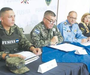 Las autoridades de la Fuerza de Seguridad Interinstitucional Nacional (Fusina),este viernes, en conferencia de prensa.