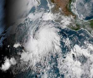 El huracán Aletta podría provocar crecidas en la costa occidental de México.