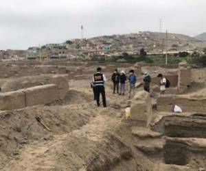 En el cementerio de la cultura Chancay, unos 80 km al norte de Lima, fueron detenidos los estudiantes.