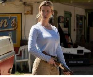 La película es protagonizada por la actriz Betty Gilpin.