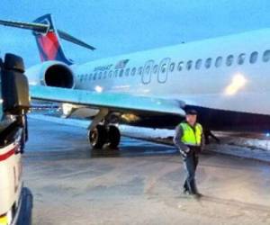 Los 107 pasajeros fueron llevados en autobuses de regreso al aeropuerto para que tomaran otros vuelos. Foto: Cortesía Conrado aviación.