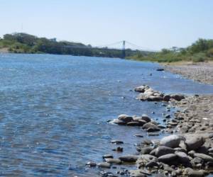 El espejo de agua en el río Choluteca se ha reducido considerablemente, generando preocupación entre los habitantes, sin embargo, los expertos dicen que la situación no representa alarma.