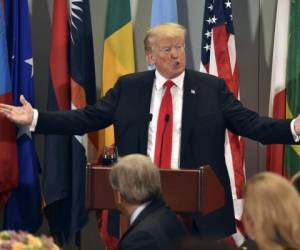 US President Donald Trump speaks during a working luncheon hosted by the Secretary General of the United Nations Antonio Guterres(front)in honor of the heads of state and governmen at the United Nations in New York September 25, 2018. (Photo by Nicholas Kamm / AFP)