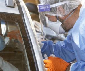 Pruebas de coronavirus en Roma, el 17 de agosto del 2020. (AP Photo/Riccardo De Luca).