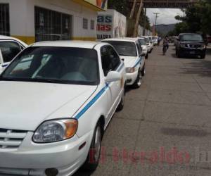 Alrededor de 100 de las más de 700 unidades de taxi se aportaron en la entrada a Comayagua. Fotos: Juan César Díaz/El Heraldo.