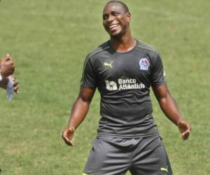 El médico del equipo merengue ha confirmado que el defensor colombiano Andrés Quejada ha recaído de la lesión y se pierde lo que resta del campeonato. Foto OPSA