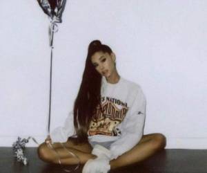 Ariana Grande es conocida por tener su cabello largo y siempre llevarlo sujetado. Foto: Instagram