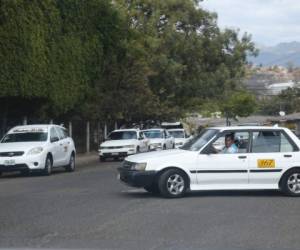 Unos 7,000 taxis circulan en la capital, de acuerdo con el actual censo que realizan las autoridades del IHTT. Foto: Jimmy Argueta.