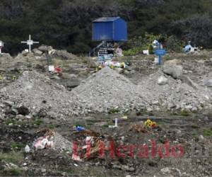 Quince fosas en el cementerio Los Ángeles están listas para recibir los restos de los que perdieron la batalla contra el covid-19. Foto: David Romero/El Heraldo