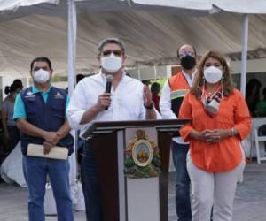 Juan Orlando Hernández también agregó que espera para los meses de julio y agosto el proceso de vacunación a la población sea masivo. Foto: @JuanOrlandoH